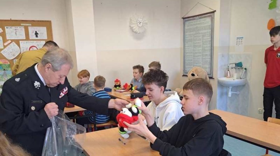 mlodzieź zapobiega poźarom2