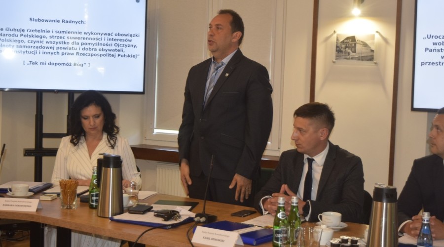 I SESJA rADY powiatu (10)