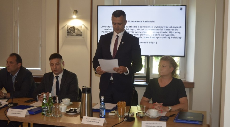 I SESJA rADY powiatu (6)