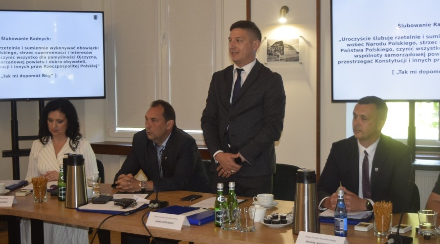 I SESJA rADY powiatu (7)