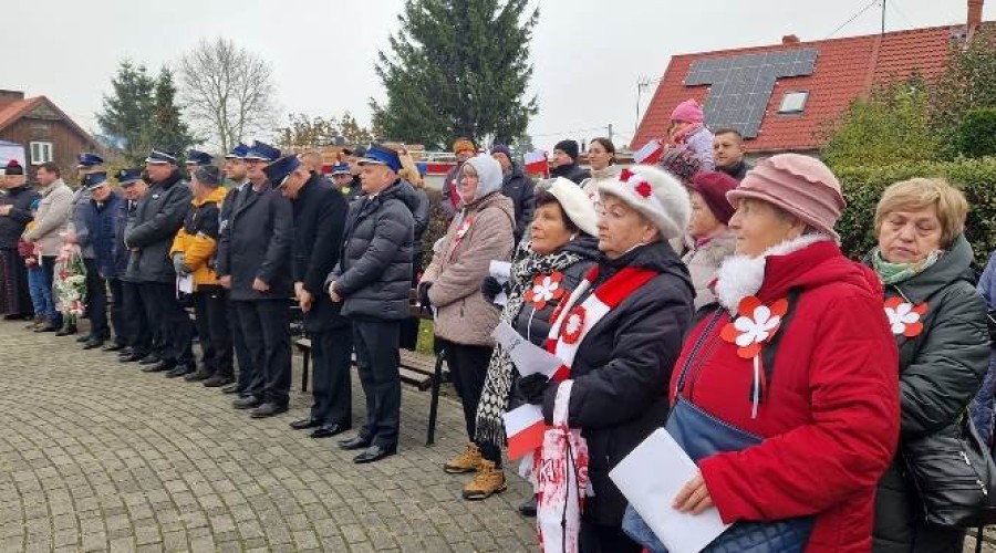 Mieszkańcy Gminy Sztutowo uczcili Święto Niepodległości  (17)