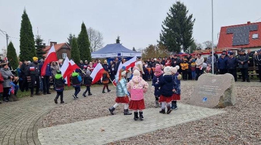 Mieszkańcy Gminy Sztutowo uczcili Święto Niepodległości  (18)