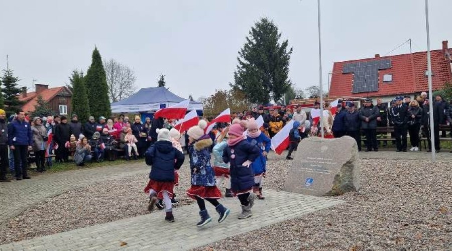 Mieszkańcy Gminy Sztutowo uczcili Święto Niepodległości  (19)