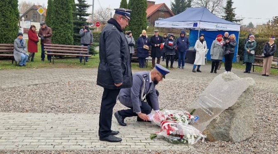 Mieszkańcy Gminy Sztutowo uczcili Święto Niepodległości  (3)