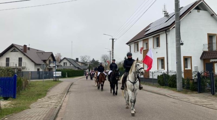 Mieszkańcy Gminy Sztutowo uczcili Święto Niepodległości  (8)