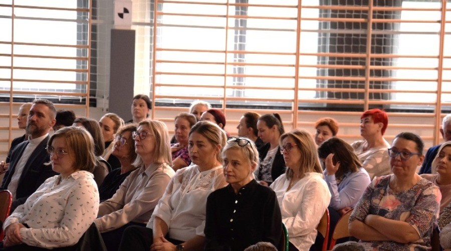 gratulacje dla nauczycieli z okazji Dnia Edukacji Narodowej  (8)