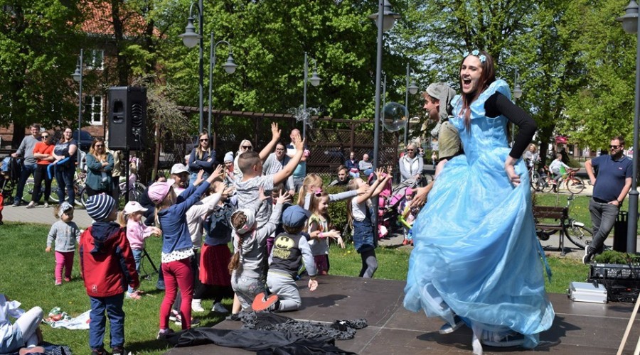 Nowy Dwór Gd. Art Majówka przed Żuławskim Ośrodkiem Kultury  (5)