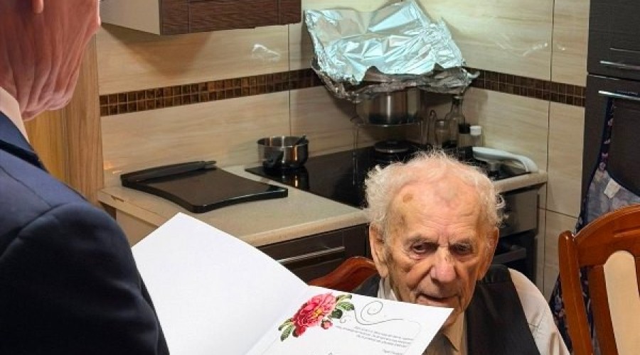 Nowy Dwór Gdański. 99. Urodziny Pana Stanisława Wróbla. Najlepsze życzenia (4)