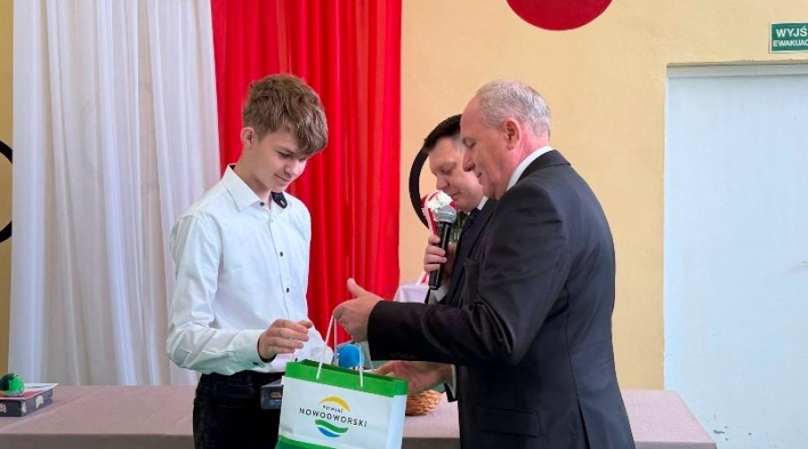 XVIII Konkurs z okazji Dnia Flagi RP w Szkole Podstawowej nr 1 w Nowym Dworze Gdańskim (6)
