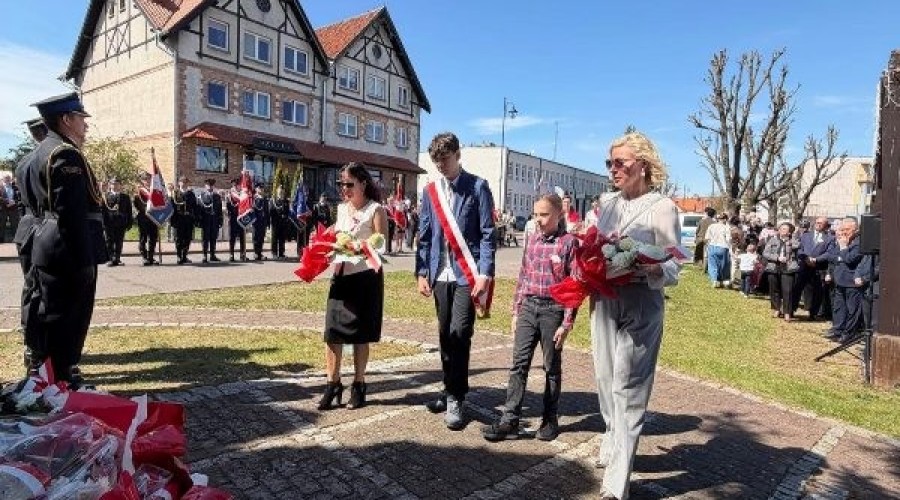 Uroczyste obchody Święta Narodowego Konstytucji 3 Maja w Nowym Dworze Gdańskim  (29)