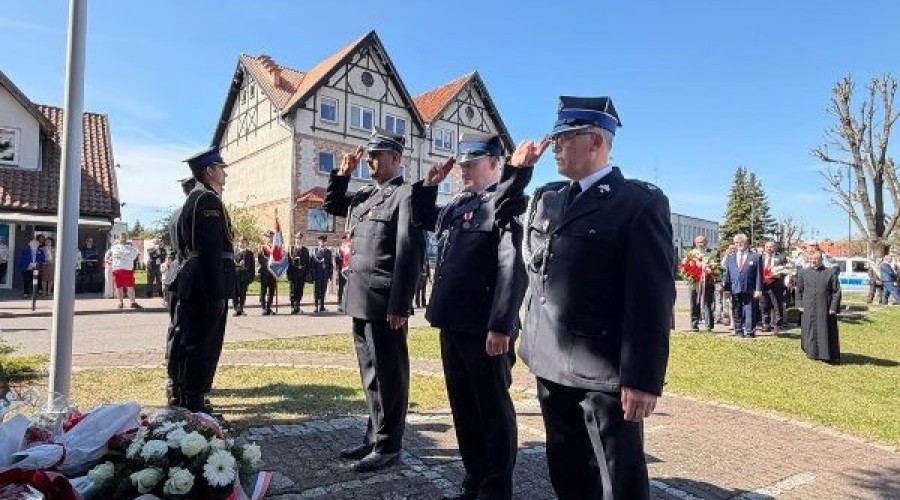 Uroczyste obchody Święta Narodowego Konstytucji 3 Maja w Nowym Dworze Gdańskim  (32)