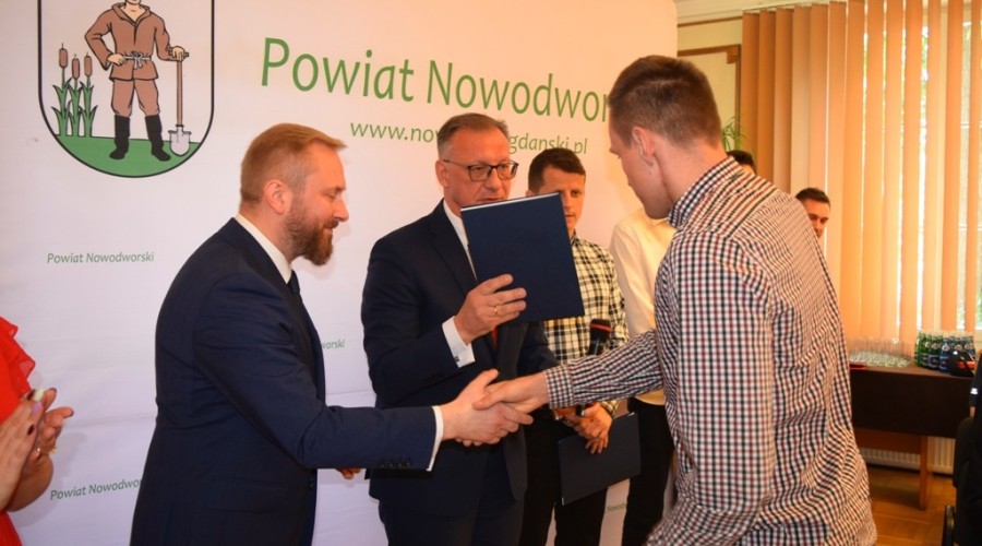 sesja rady powiatu nowodworskiego24