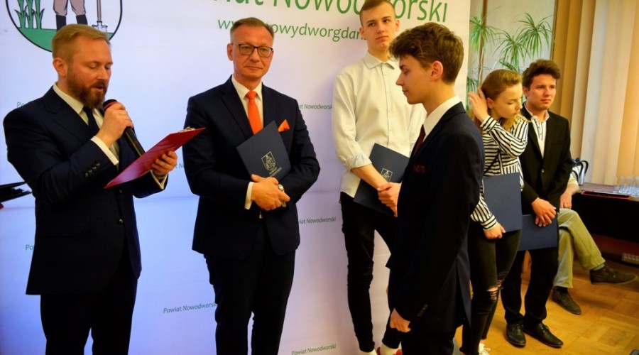 sesja rady powiatu nowodworskiego33