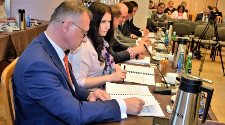 sesja rady powiatu nowodworskiego80