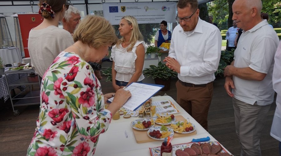 Ser Werderkäse Bursztynowy Laur Marszałka  (4)