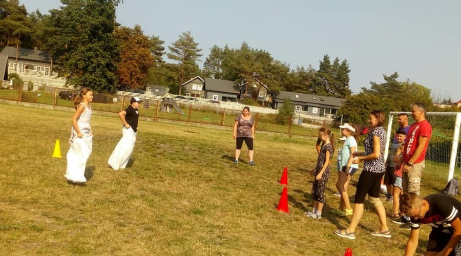 Wakacje w Kątach Rybackich zakończono wspólną zabawą na festynie rodzinnym (10)