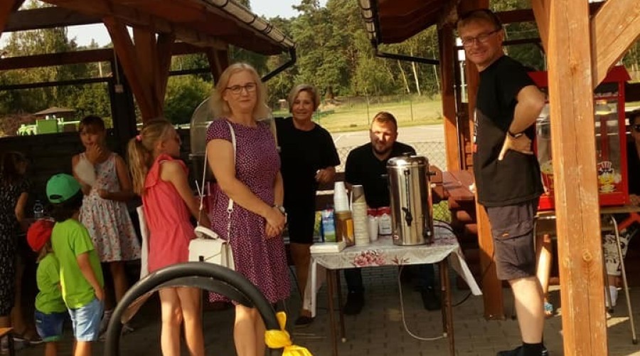 Wakacje w Kątach Rybackich zakończono wspólną zabawą na festynie rodzinnym (13)