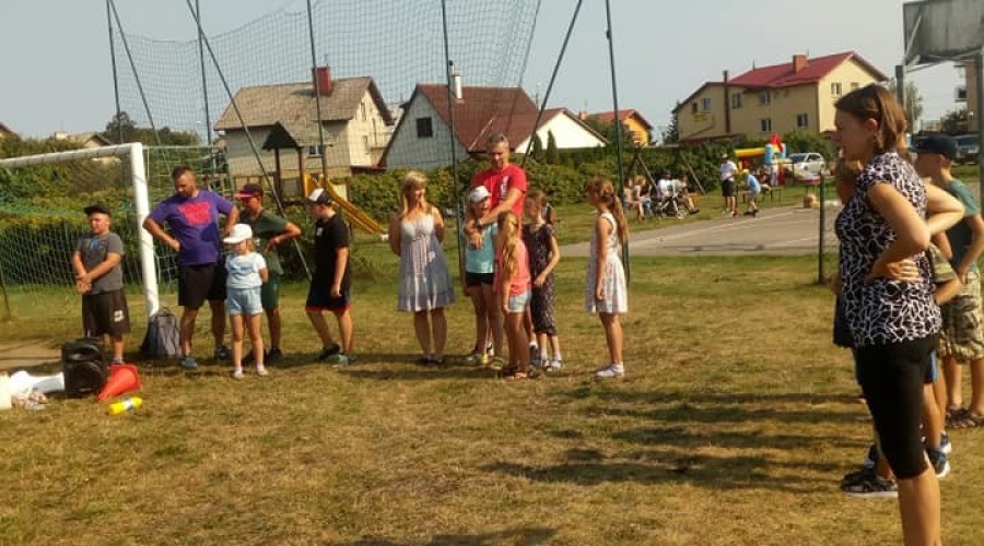 Wakacje w Kątach Rybackich zakończono wspólną zabawą na festynie rodzinnym (5)