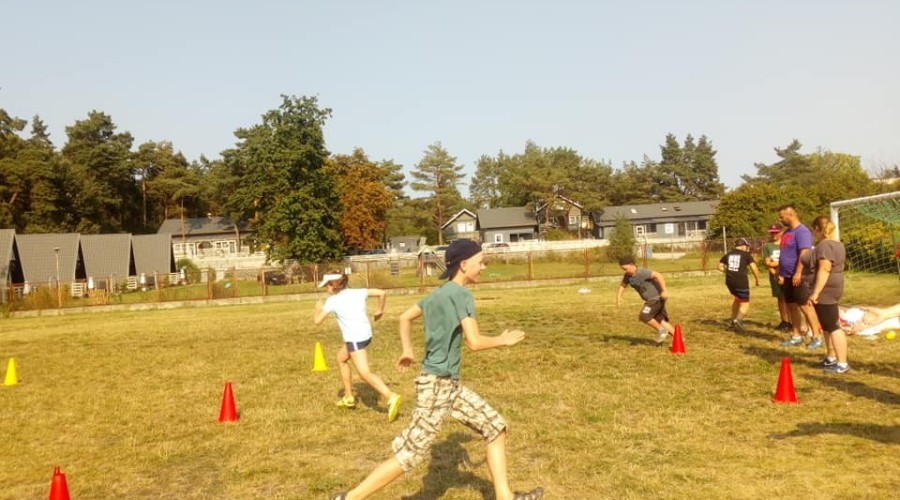 Wakacje w Kątach Rybackich zakończono wspólną zabawą na festynie rodzinnym (9)