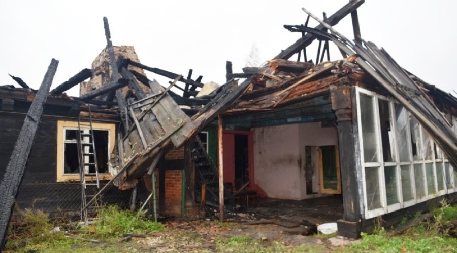 Izbiska-dom-po-pożarze-10