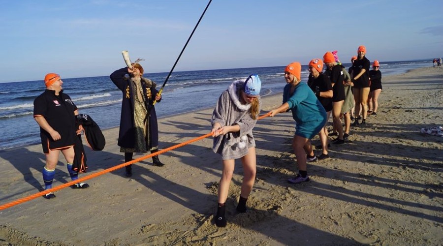 V kąpiel morsów w Kątach Rybackich. Sportowy weekend w Gminie Sztutowo (22)