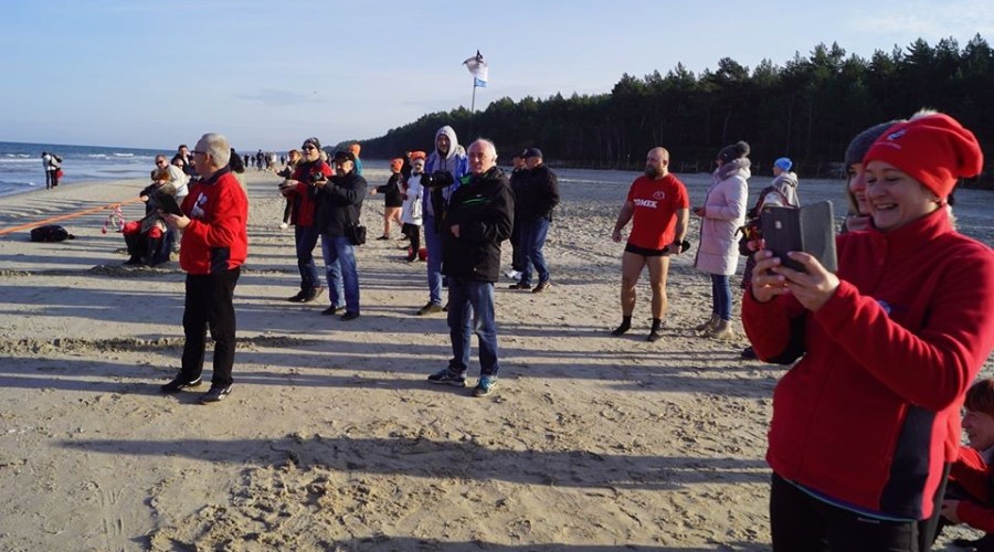 V kąpiel morsów w Kątach Rybackich. Sportowy weekend w Gminie Sztutowo (24)