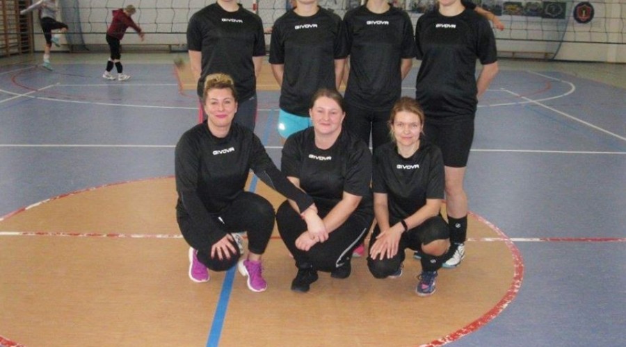 rozgrywki XVI Miejskiej Ligi Piłki Siatkowej Kobiet.  (3)