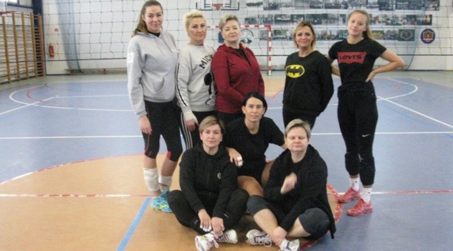 rozgrywki XVI Miejskiej Ligi Piłki Siatkowej Kobiet.  (4)