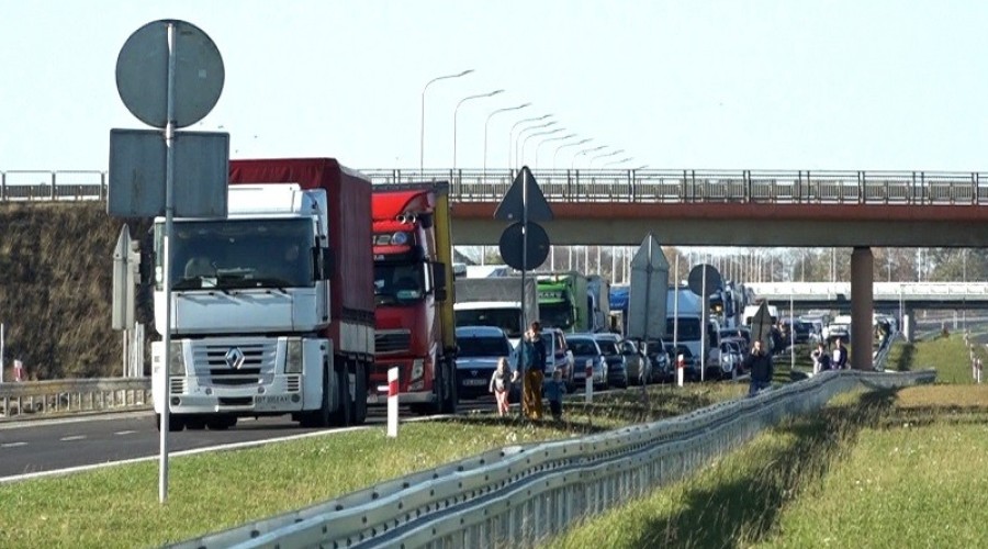 po zderzeniu wyciek paliwa s7 (3)