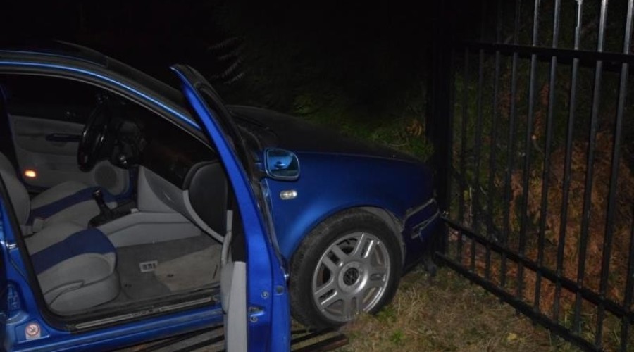 Drewnica. Staranował ogrodzenie2