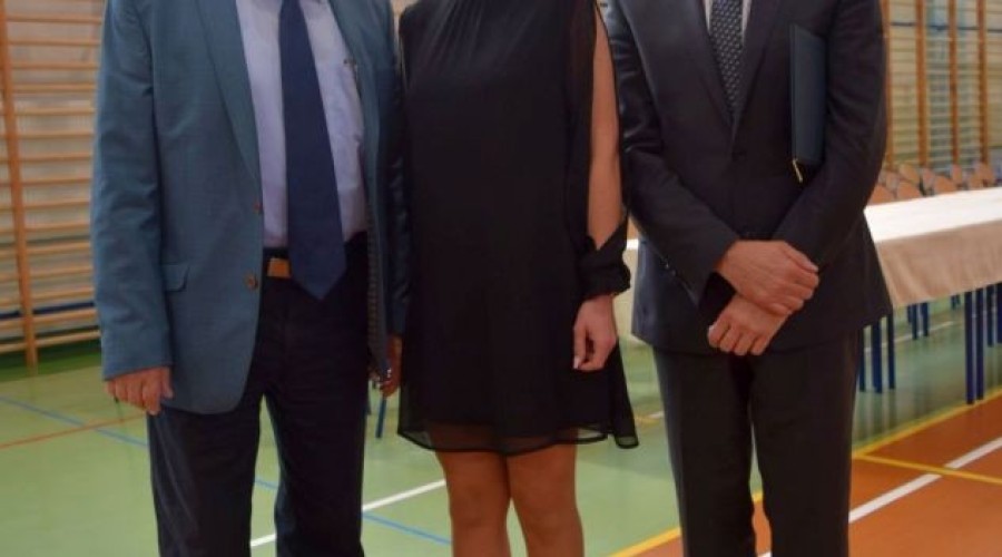 INAUGURACJA ROKU SZKOLNEGO W ZESPOLE SZKÓŁ NR 1    (1)