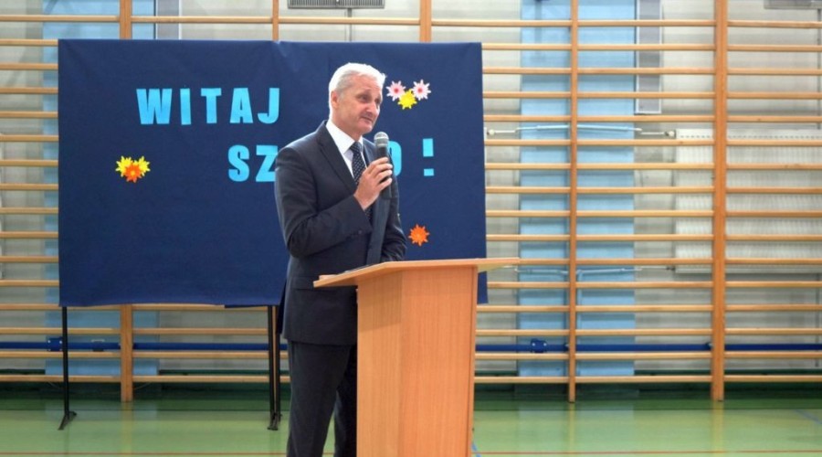 INAUGURACJA ROKU SZKOLNEGO W ZESPOLE SZKÓŁ NR 1    (2)