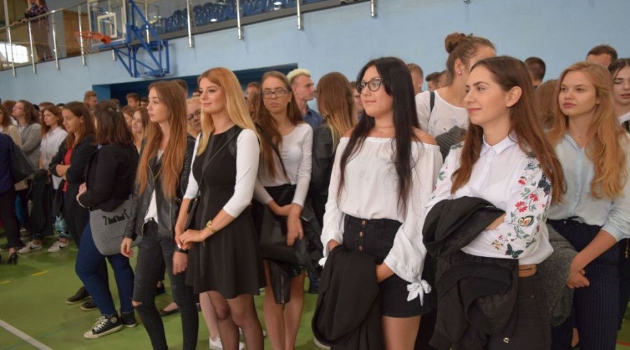 INAUGURACJA ROKU SZKOLNEGO W ZESPOLE SZKÓŁ NR 1    (6)