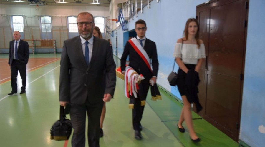 INAUGURACJA ROKU SZKOLNEGO W ZESPOLE SZKÓŁ NR 1    (8)