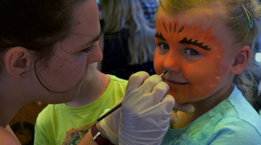 Wata cukrowa, zjeżdżalnie i nagrody. Dzień Dziecka i Piknik Rodzinny w Nowym Dworze Gd  (1)
