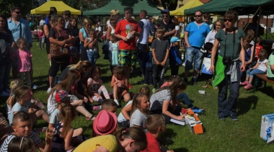 Wata cukrowa, zjeżdżalnie i nagrody. Dzień Dziecka i Piknik Rodzinny w Nowym Dworze Gd  (5)