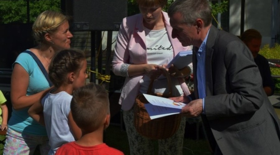 Wata cukrowa, zjeżdżalnie i nagrody. Dzień Dziecka i Piknik Rodzinny w Nowym Dworze Gd  (6)