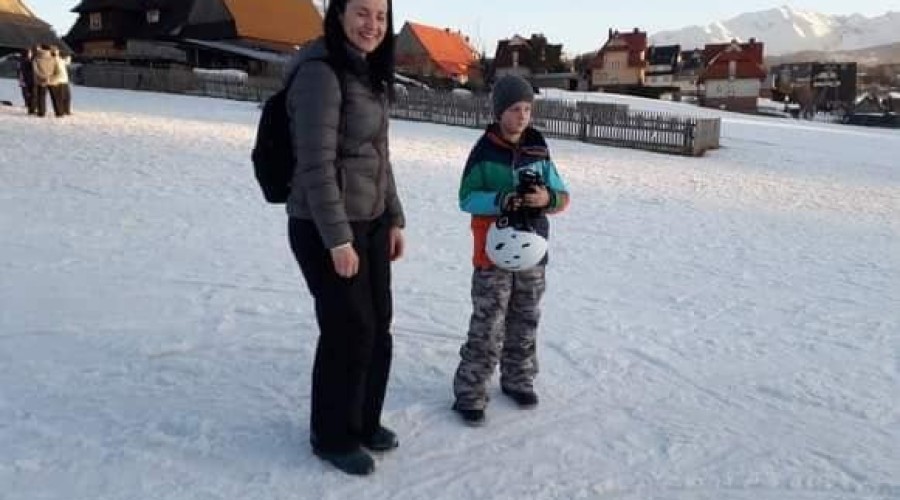 53152832_653487075108136_8650944469295693824_n