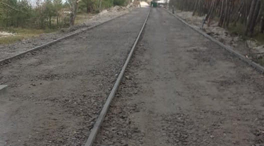 Krynica Morska. Prace nad deptakiem i ścieżką rowerową na wydmach trwają (2)