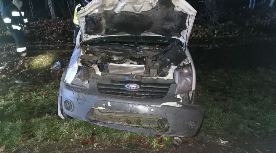 Kierowcy w szpitalu. Zderzenie dwóch aut w Junoszynie.  (4)