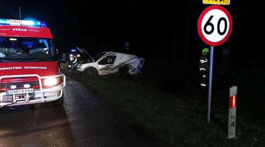 Kierowcy w szpitalu. Zderzenie dwóch aut w Junoszynie.  (5)