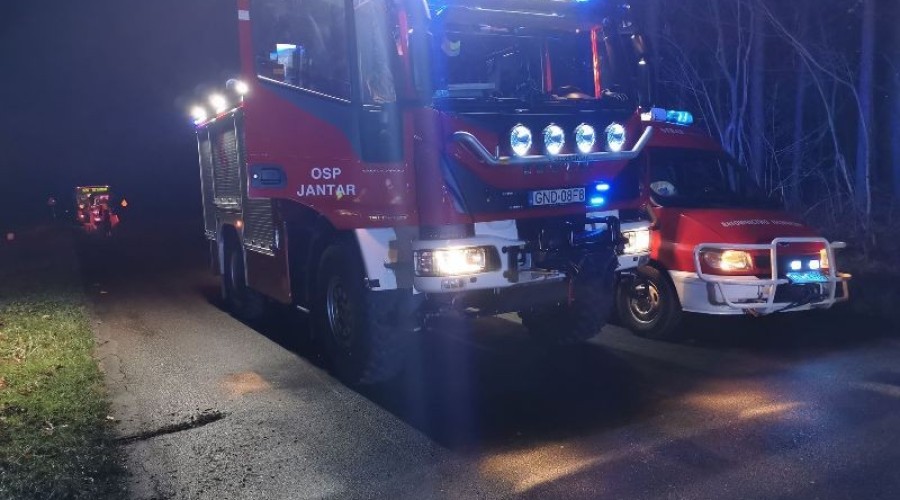 Kierowcy w szpitalu. Zderzenie dwóch aut w Junoszynie.  (6)