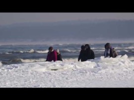 Góry lodowe w Mikoszewie. Oblężenie plaży. 