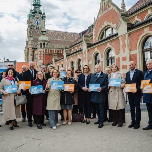 Ponad podziałami dla Pomorza i Śląska: Pomorscy samorządowcy w drodze do Sejmu na pierwsze czytanie ustawy metropolitalnej
