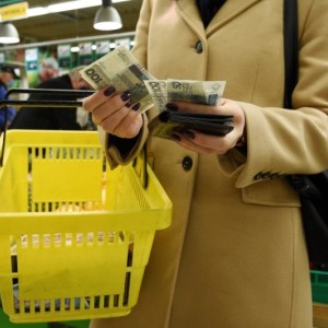 Większość Polaków chce w tym roku zmieścić świąteczne koszty w granicach 200-500 zł na osobę