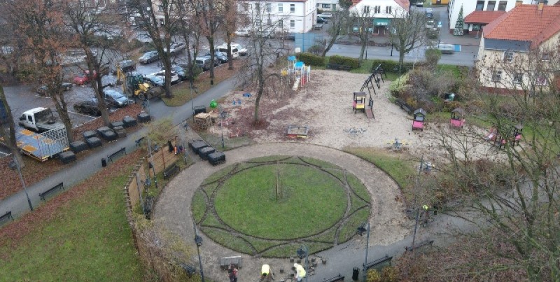 Nowy Dwór Gdański. Ruszyła budowa nowego placu zabaw. Przestrzeń przy ŻOK-u w przebudowie