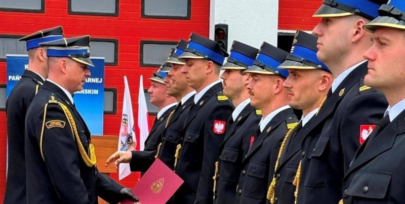 Święto strażaków w Nowym Dworze Gdańskim. Nowy sprzęt za niemal 2 miliony złotych i zasłużone awanse!