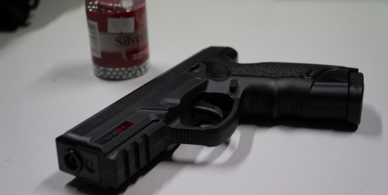 Groził mężczyźnie przedmiotem przypominającym broń. 56-latek zatrzymany przez nowodworskich policjantów.