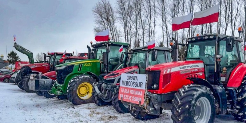 Żuławy solidarne z rolnikami. Ponad 100 uczestników protestu w Nowym Dworze Gdańskim