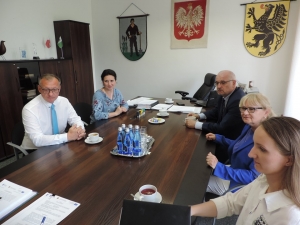 Powiat Nowodworski. "Wykonanie dokumentacji projektowej budowy przystani żeglarskiej" podpisanie umowy.